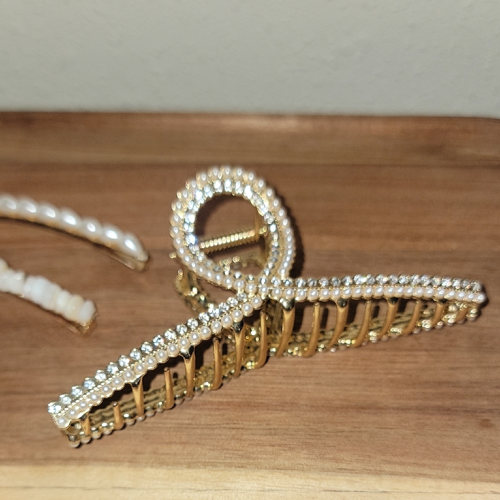 Elegant Gold and White Hair Accessory Set - Picture 5 of 5